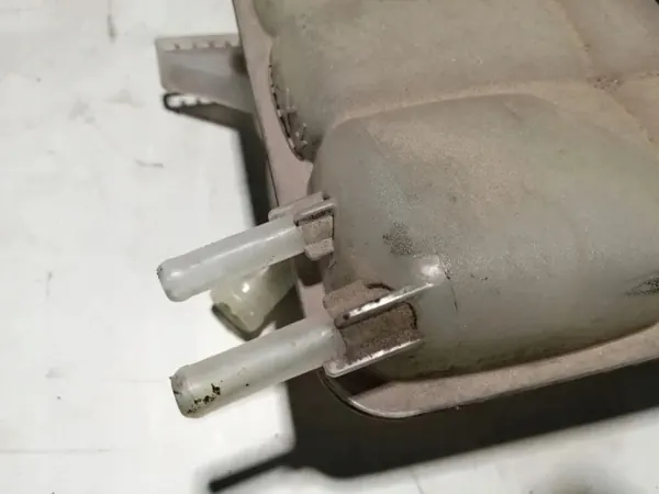 Réservoir d'expansion Mazda 3 BK OEM 3M5H8K218AF Occasion image 4