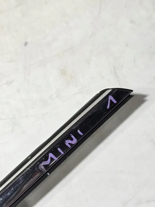Käytetty MINI Kaavinlista OEM LISTWA ZGARNIAJĄCA MINI image 3
