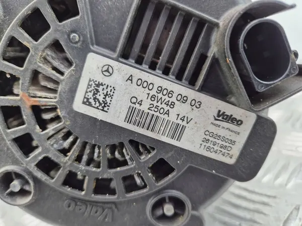 Mercedes E350 d W213 3.0 Alternator A0009060903 image 5