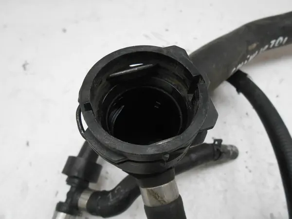 VW Golf VII Jäähdytysnesteletkut 04L121064AR image 10