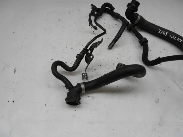 VW Golf VII Jäähdytysnesteletkut 04L121064AR image 3