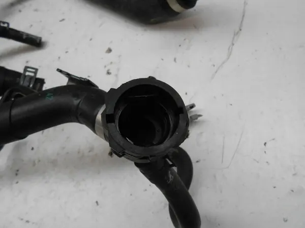 VW Golf VII Jäähdytysnesteletkut 04L121064AR image 9