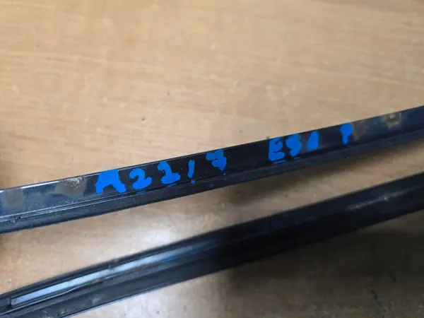 BMW E90/E91 Frontscheibenleiste OEM A22 Komplett image 9