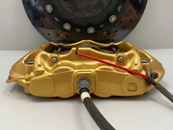 BMW M3 F80 F82 Keramische rechter achter remklauw image 4