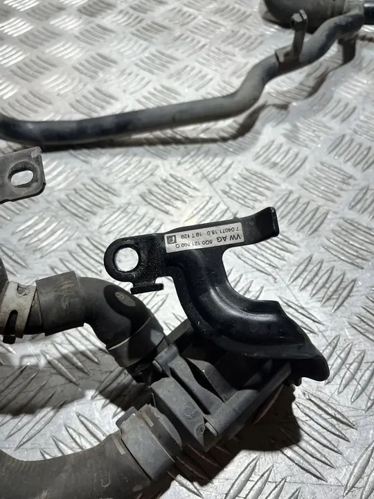 Vattenpump Slang Audi Q2 GA 16- 1.6 TDI 5Q0131984Q image 2