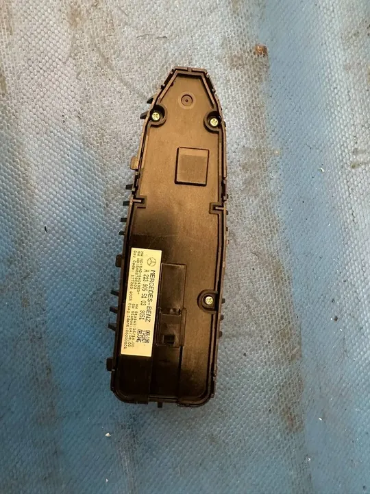 Mercedes-Benz E W213 2017 Raamknoppen A2139055103 image 2