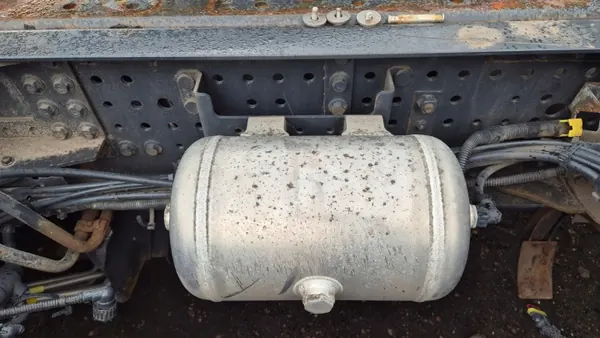 IVECO S-WAY Luchttank 10L OEM 5802775900 image 3