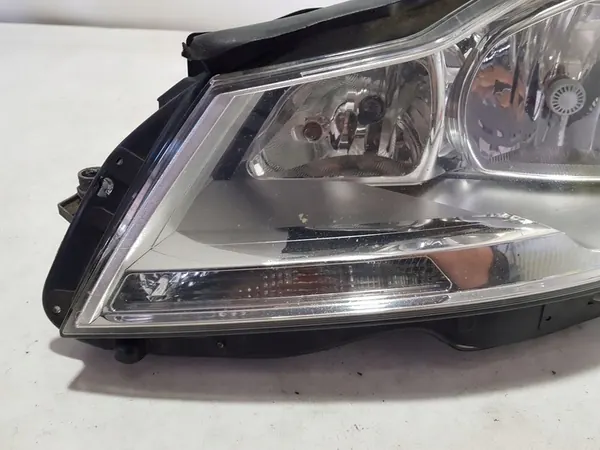 Linker Koplamp Mercedes C W204 A2048205159 image 2