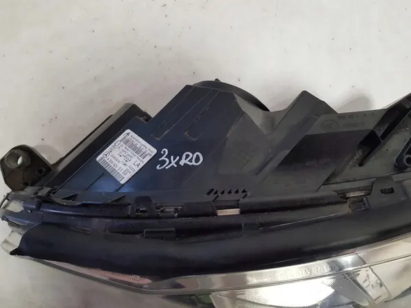 Linker Koplamp Mercedes C W204 A2048205159 image 6