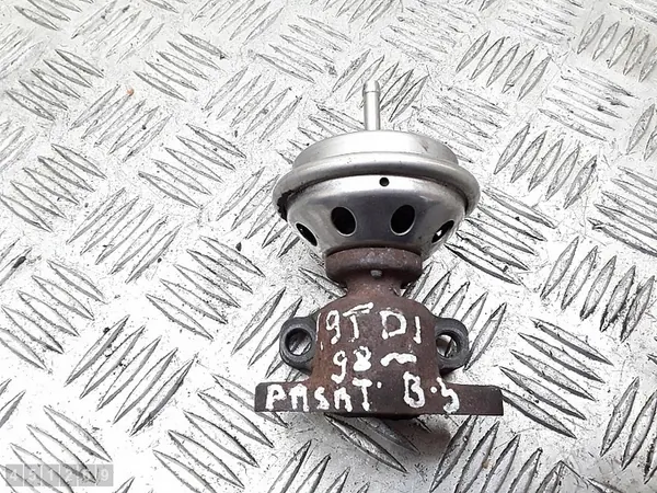 EGR-venttiili VW Sharan 1.9L Diesel 028131501E image 2