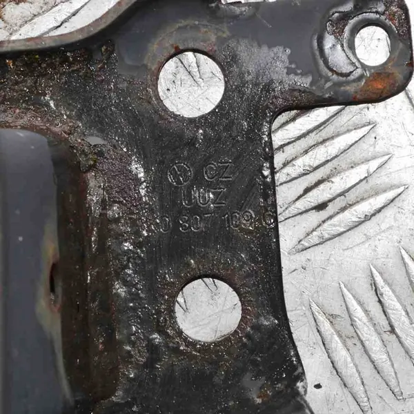 Etupuskuri VW Golf V 2.0L OEM 1K0807109C1K0807623 image 4