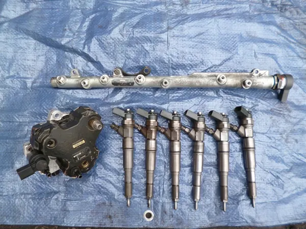 Bosch 0 445 110 131 Iniettore image 9