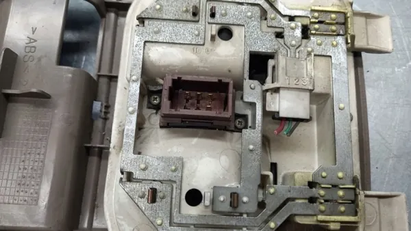 Éclairage Cabine OEM 01 pour Renault Master II 2.5DCI image 5