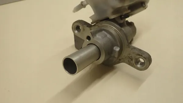 Cilindro de freio Ford Fiesta MK7 1.6 TDCI B-MAX 08-17R image 2