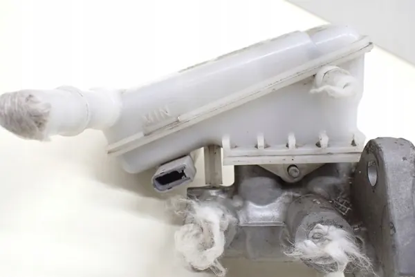 Cilindro de freio Ford Fiesta MK7 1.6 TDCI B-MAX 08-17R image 9