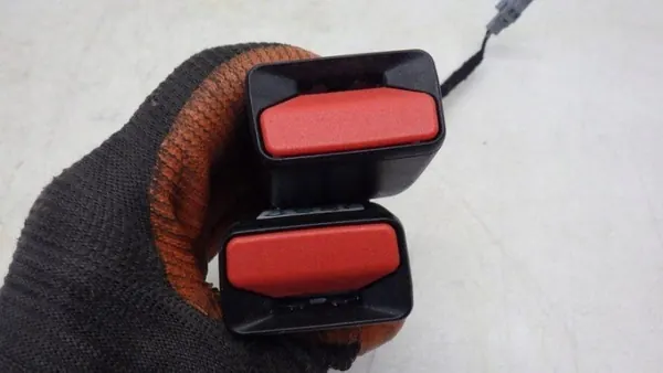 OEM 878167711R bakre dubbel säkerhetsbältesspänne image 4