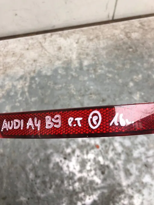 Takaoikea Heijastin Audi A4 B9 8W0945106C image 5