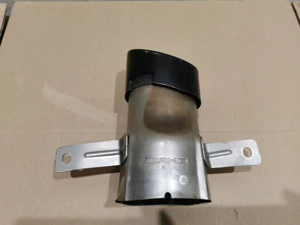 Mercedes A35 AMG oikea pakopää OEM A1774908000 image 4