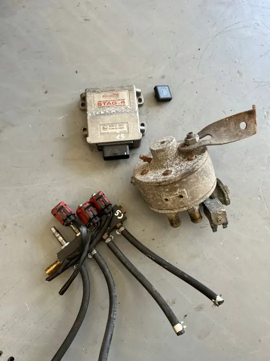 Kit GLP STAG-4 usado para motores de 4 cilindros image 2