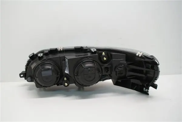 VOLVO V70 Faro Delantero Derecho OEM 8693586 image 3