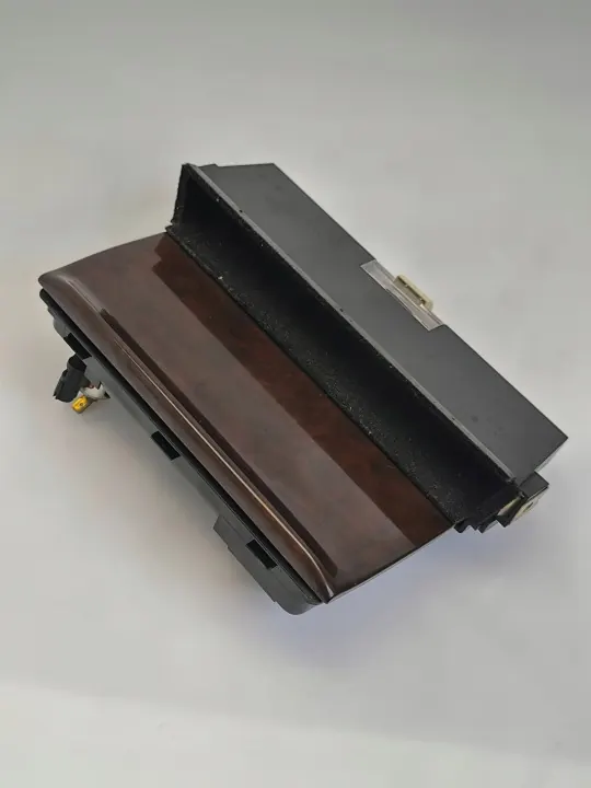 Audi A8 S8 D2 instrumentbräda-askfat OEM 4D0857951 image 2