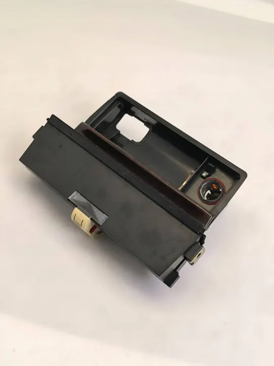 Audi A8 S8 D2 instrumentbräda-askfat OEM 4D0857951 image 4