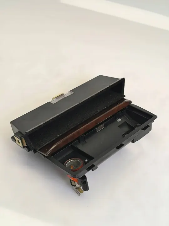 Audi A8 S8 D2 instrumentbräda-askfat OEM 4D0857951 image 5