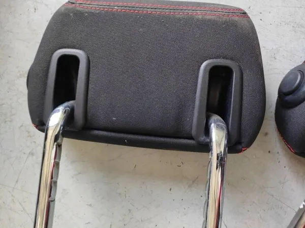 BMW F20 SPORT Achterste Hoofdsteunen - OEM Gebruikt image 7