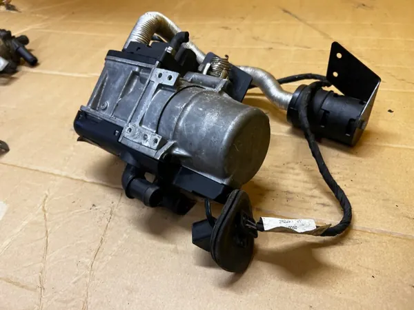 Webasto Lämmitys OEM A4635002201 Mercedes G63 AMG:lle image 3