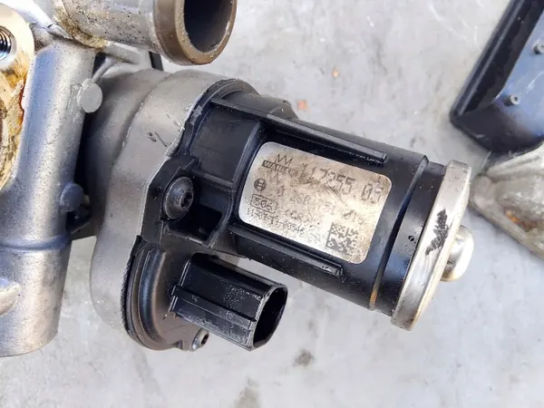 Gebruikte EGR-koeler OEM 03L131512BJ voor VW/Audi image 3