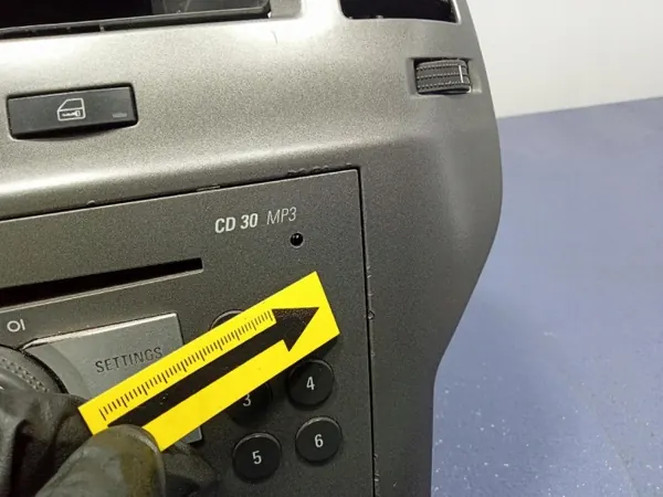Opel Zafira B klimaatdisplay OEM 13188461 image 5