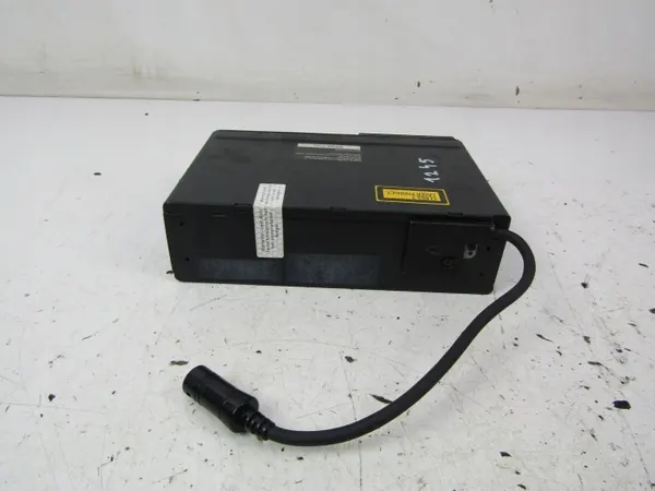 Audi A6 C5 CD-vaihtaja OEM AK-6-85565 Käytetty image 3