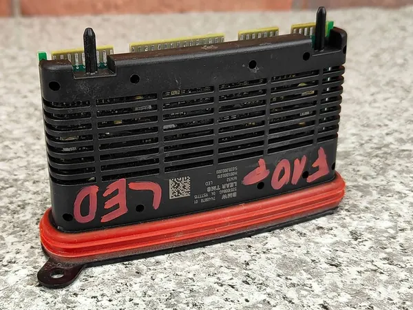 Adaptive LED Modul TMS BMW F10 F11 F07 GT OEM 7381018 image 4