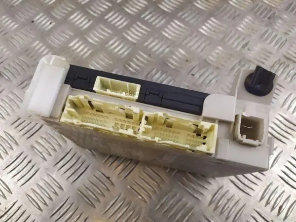 Module Confort OEM 892210D110 pour Toyota Yaris image 4