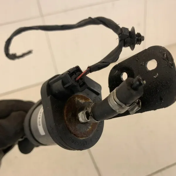 Bomba de combustible para BMW 7 G11 G12 750i 4.4 V8 OEM 9320479 image 3
