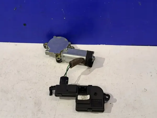 Volvo XC90 Schiebedachmotor OEM 30716048 - Gebraucht image 2