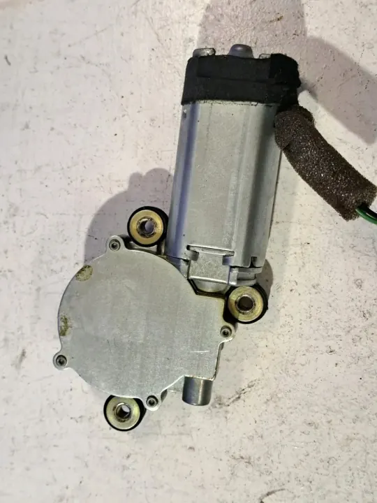 Volvo XC90 Schiebedachmotor OEM 30716048 - Gebraucht image 3