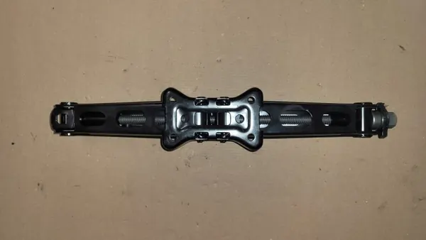 Macaco Ford Kuga MK3 OEM MJ6C-17A078-AA Usado image 3