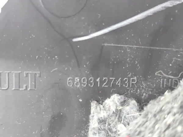 Renault Zoe 2019 Sivutunnelin kansi OEM 689309998R image 9