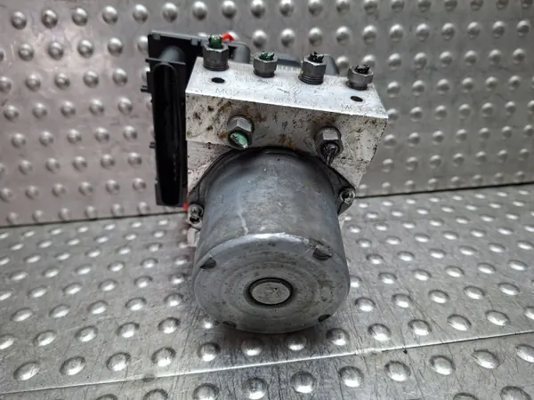 ABS-pumpun ohjain OEM 8201128481 Renault Clio III:lle image 4