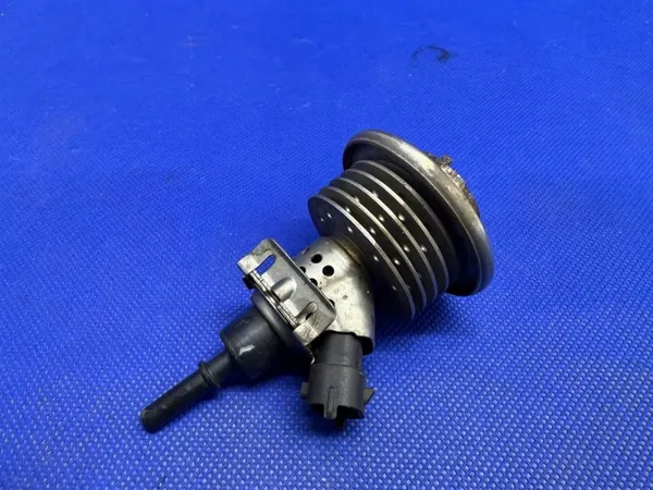 Audi AdBlue-Injektor OEM 4H0131113A - Gebraucht image 2