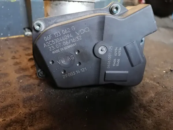 Corpo de borboleta Audi A4 B6 B7 A6 2.0 TFSI image 3