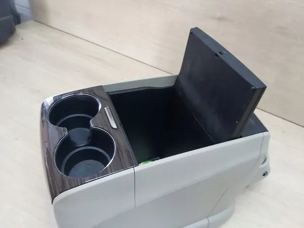 Toyota SIENNA XL30 middenconsole armsteun OEM image 2