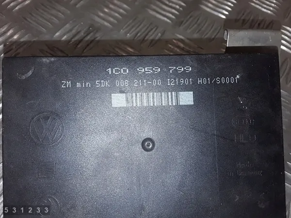 2002 VW Passat B5 Plus ECU 1C0959799 image 4