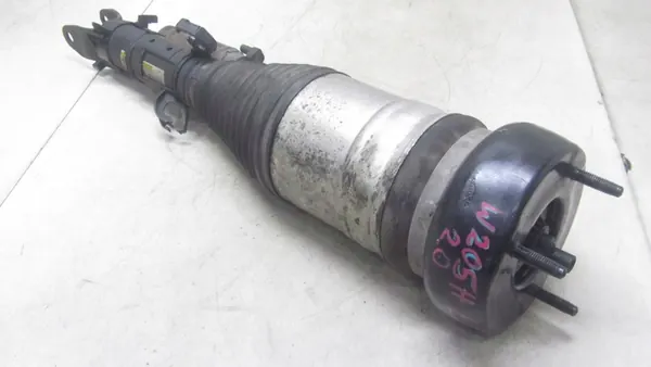 MERCEDES C-KLASA W205 Vänster Främre Luftfjäder A2053200525 image 2