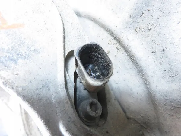 Mozzo Anteriore Destro VW Passat B6 1.9 TDI image 3