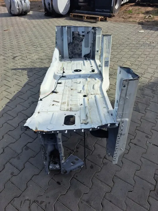 OEM POSZYCIE LEWE PODŁUŻNICA Volvo FH4 FH5 Kwart image 3