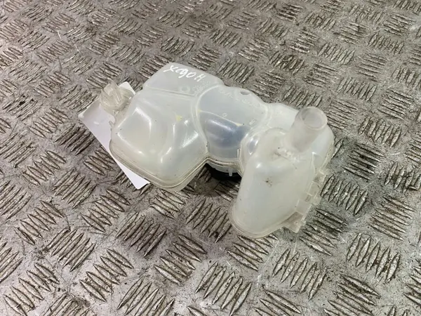Volvo XC90 2018 Kylvätskeexpansionstank OEM 31686041 image 2