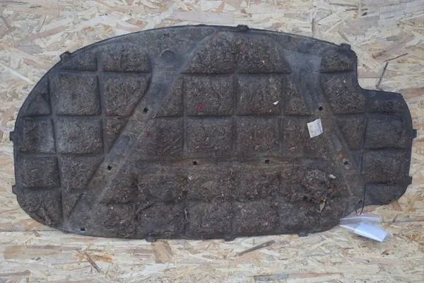 VW Jetta V Motorhaubenisolierung 1K0863831C image 9