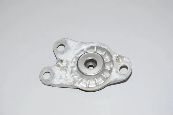 Hinterer rechter Stoßdämpferhalter OEM 6852228 BMW i3 image 2